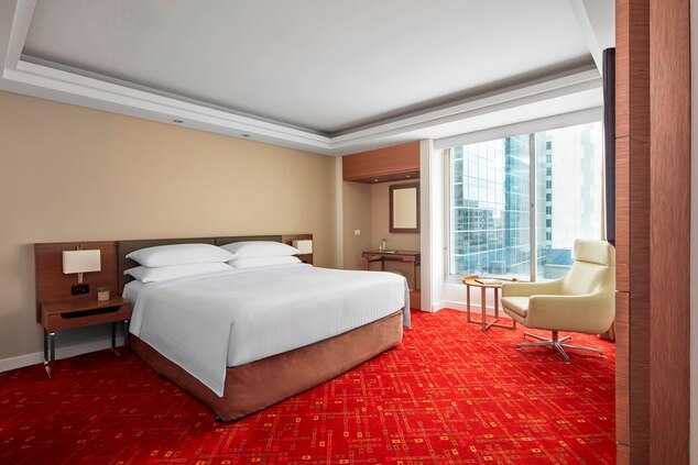 Melbourne Marriott King Suite Bedroom